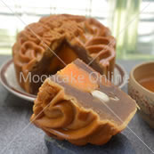 单黄莲蓉 Lotus Paste Mooncake with 1 Yolk