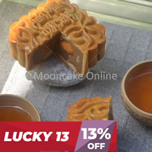 双黄莲蓉 Lotus Paste Mooncake with 2 Yolks