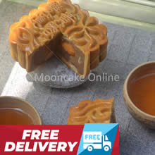 双黄莲蓉 Lotus Paste Mooncake with 2 Yolks